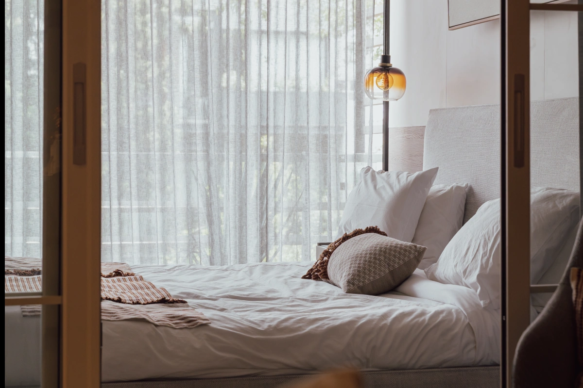 interior de departamento de dos recámaras con balcón urbano en Polanco