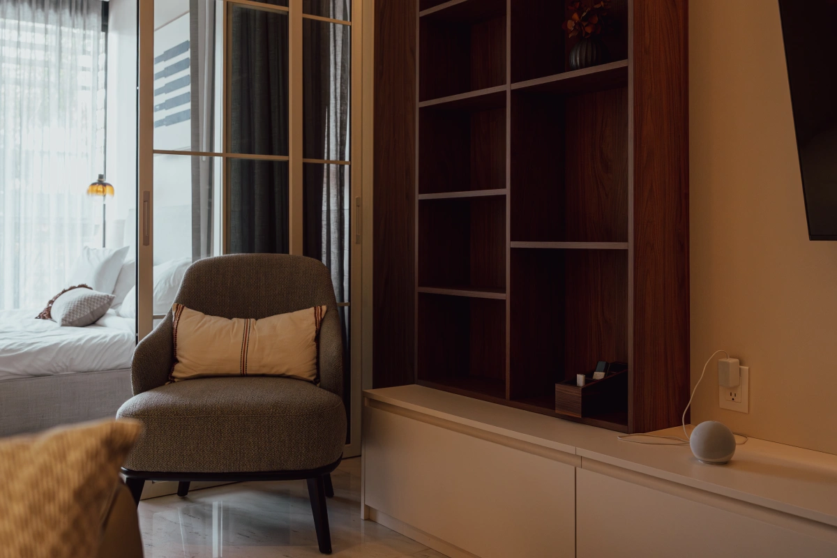 interior de departamento de dos recámaras con balcón urbano en Polanco