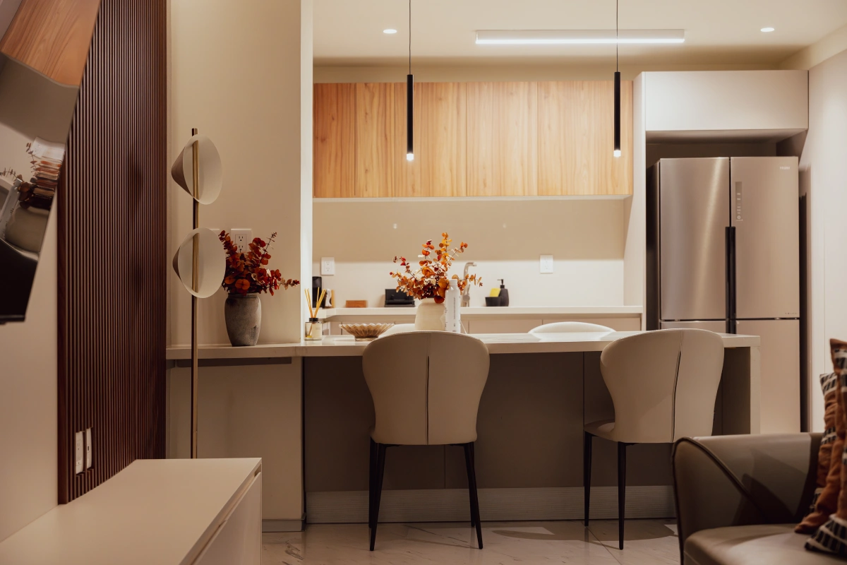 interior de departamento de dos recámaras con balcón urbano en Polanco