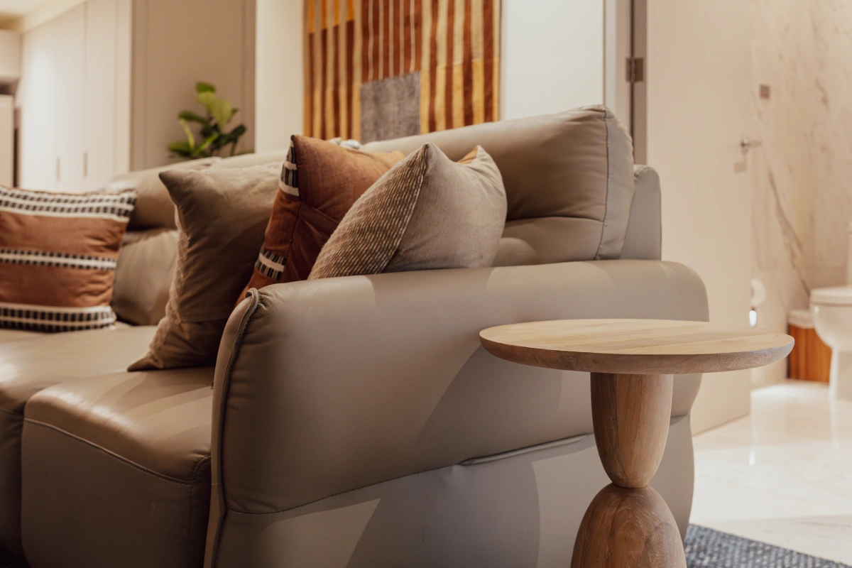 interior de departamento de dos recámaras con balcón urbano en Polanco