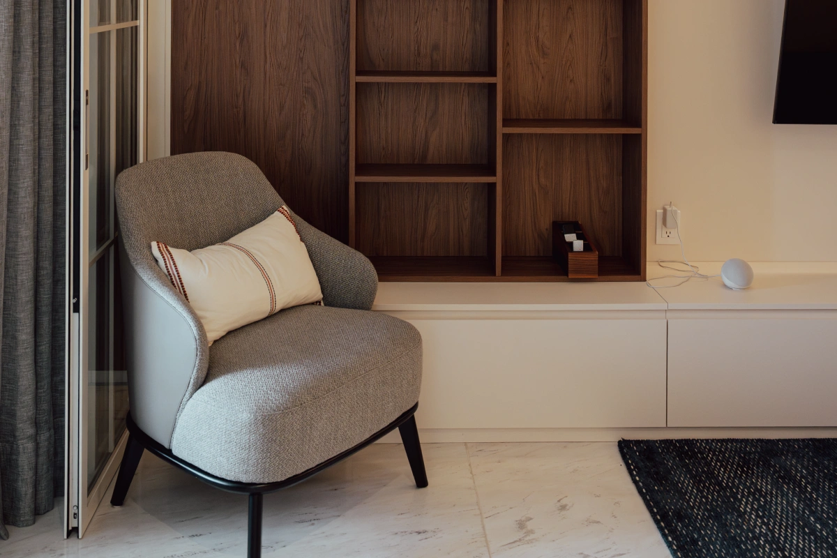 interior de departamento de dos recámaras con balcón urbano en Polanco