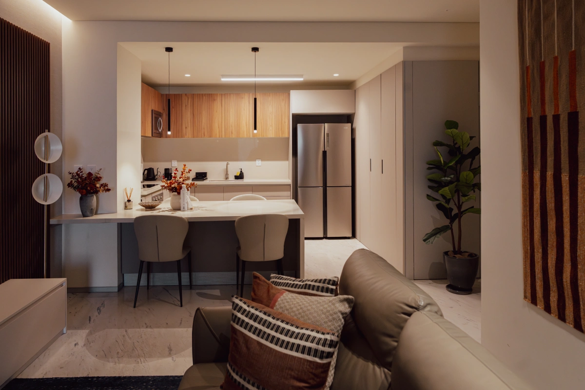 interior de departamento de dos recámaras con balcón urbano en Polanco