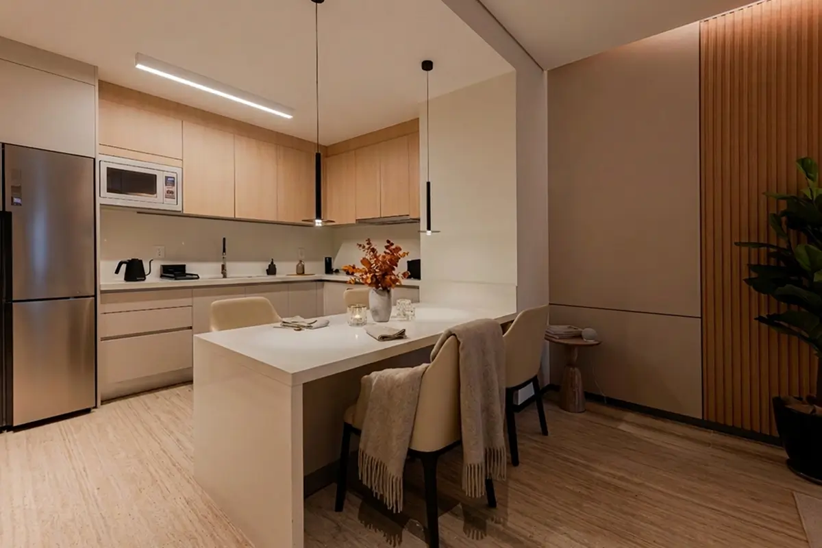 Boutique-Suite-2BR-with-AC-and-Balcony vista cocina